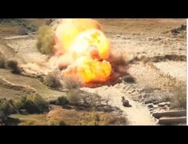 M-1 ABV και τέλος τα IED μέσα σε ένα σύννεφο εκρήξεων στο Αφγανιστάν (βίντεο)